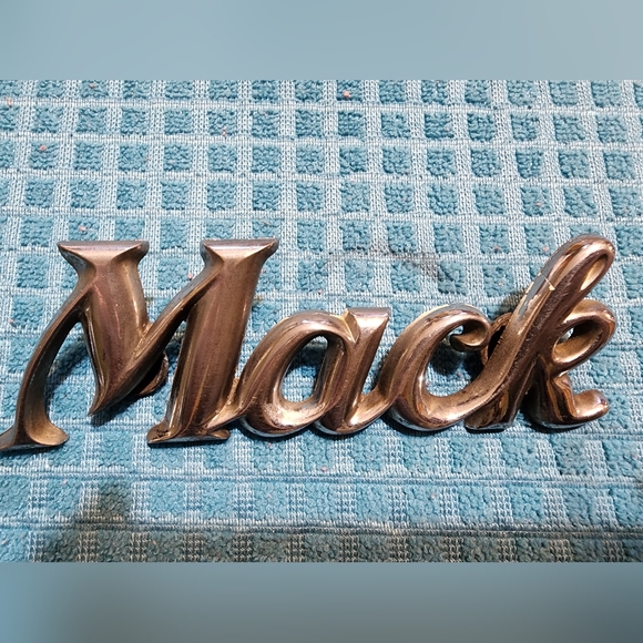 Vintage mack truck emblem - Picture 2 of 3